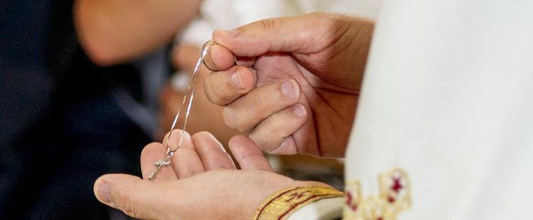 Que graver sur une médaille de baptême ?