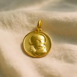 découvrez si offrir une médaille de baptême sans chaîne est une bonne idée, avec nos conseils pour choisir un cadeau symbolique et personnalisé.