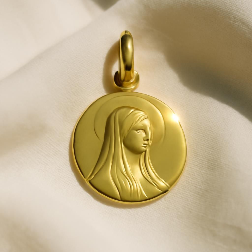 découvrez quel est le budget moyen à prévoir pour offrir une médaille de baptême en or, un cadeau précieux et symbolique pour cet événement spécial.